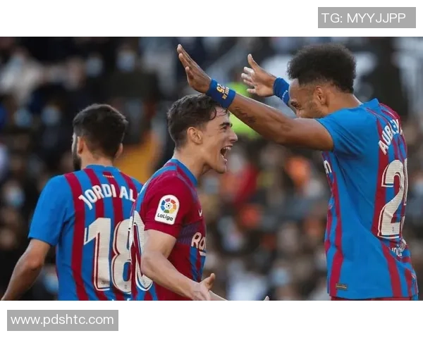 足球明星华丽后空翻进球瞬间引爆全场观众热情与欢呼声