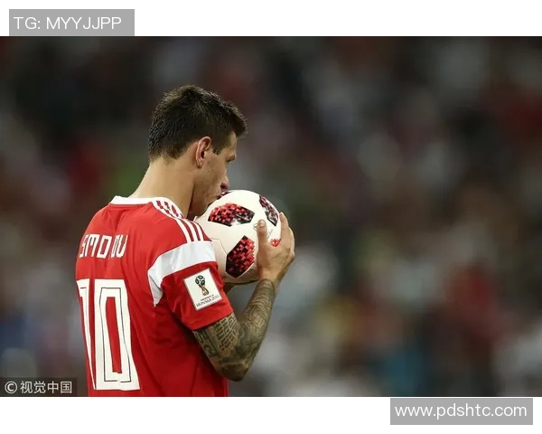 足球明星内马尔亲吻瞬间引发热议球迷纷纷点赞与祝福 足球明星内马尔亲吻瞬间引发热议球迷纷纷点赞与祝福